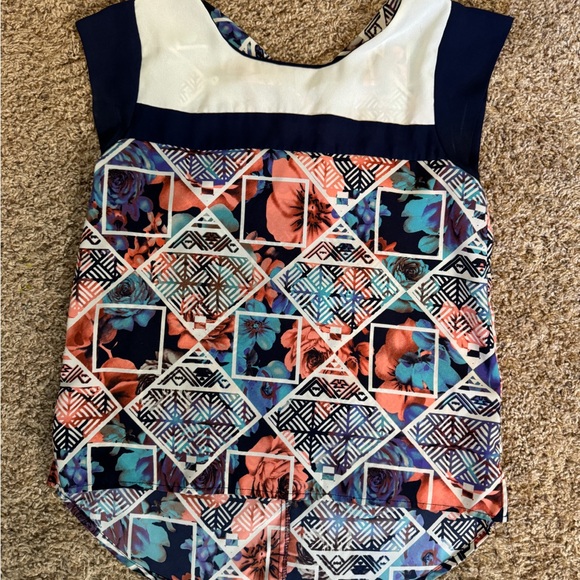 Alice Blue lightweight Blouse - Small - Picture 7 of 7